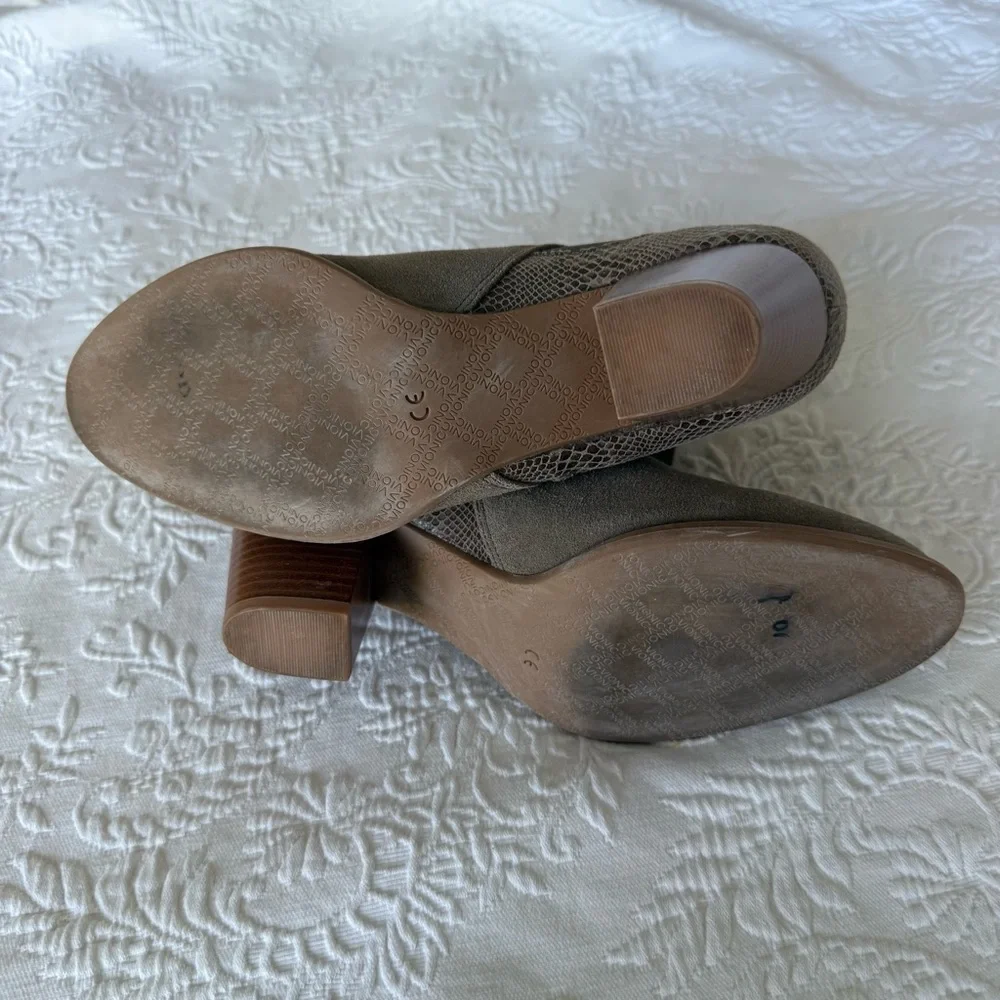 Vionic bromley suede